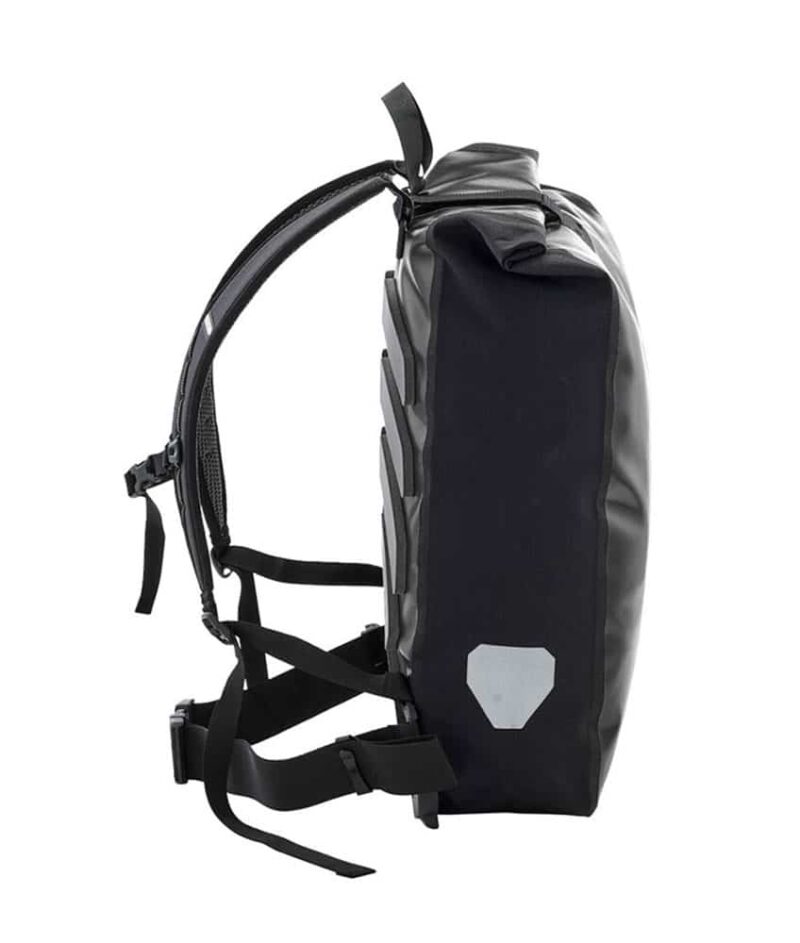 Le sac à dos Ortlieb Messenger-Bag Pro de 39 litres est un produit de messagerie professionnel haut de gamme avec compartiment transparent pour l'insertion d'affiches publicitaires au format A3 pour une utilisation secondaire comme espace publicitaire mobile